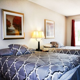 Columbia Lakes Hotel