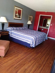 Columbia Lakes Hotel