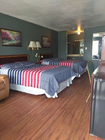 Columbia Lakes Hotel