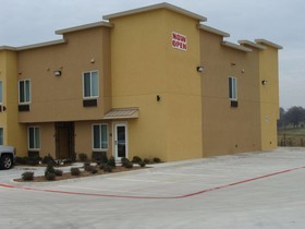 Scottish Inns And Suites White