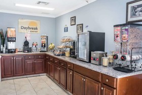 Days Inn & Suites by Wyndham Winnie