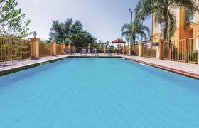 La Quinta Inn & Suites by Wyndham Winnie