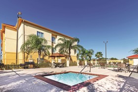 La Quinta Inn & Suites by Wyndham Winnie