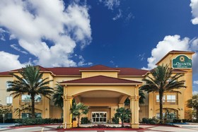 La Quinta Inn & Suites by Wyndham Winnie