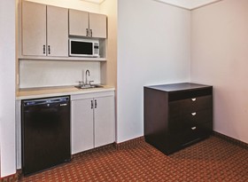 La Quinta Inn & Suites by Wyndham Winnie
