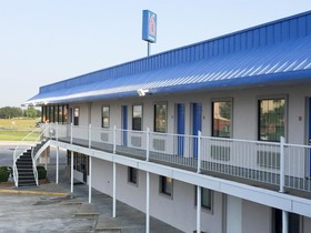 Motel 6 Winnie Tx