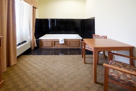 Holiday Inn Express Hotel & Suites Zapata
