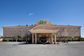 Holiday Inn Express Hotel & Suites Zapata
