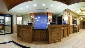 Holiday Inn Express Hotel & Suites Zapata
