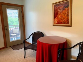 Slot Canyons Inn