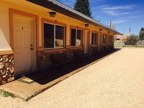Mountain Ridge Motel and RV Park