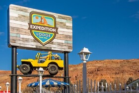 Expedition Lodge