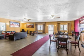 Rodeway Inn & Suites