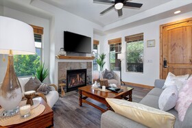 Fox Pointe at Redstone by Lespri Management