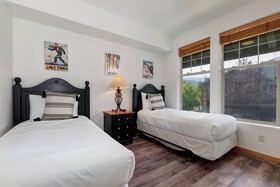 Fox Pointe at Redstone by Lespri Management