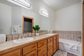 Fox Pointe at Redstone by Lespri Management