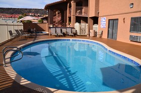 Howard Johnson by Wyndham St. George Hotel & Suites