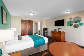 Howard Johnson by Wyndham St. George Hotel & Suites