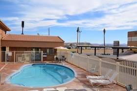 Howard Johnson by Wyndham St. George Hotel & Suites