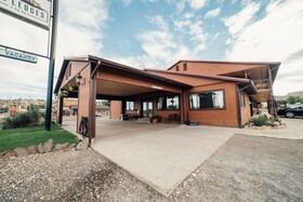 Red Ledges Inn