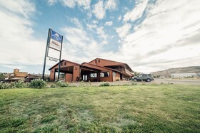 Red Ledges Inn