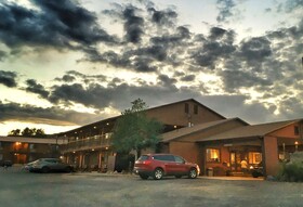 Red Ledges Inn