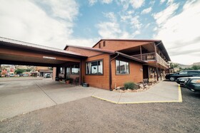 Red Ledges Inn