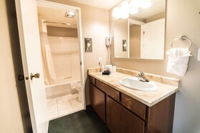 Red Ledges Inn