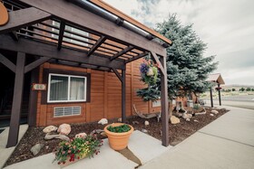 Red Ledges Inn