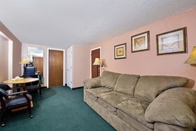 Red Ledges Inn