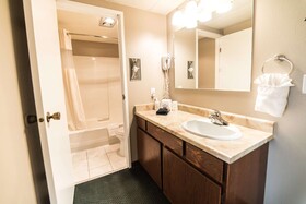Red Ledges Inn