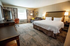 Hampton Inn & Suites Manchester