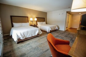 Hampton Inn & Suites Manchester