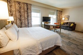 Hampton Inn & Suites Manchester