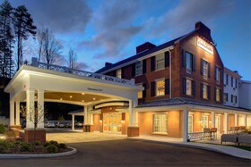 Hampton Inn & Suites Manchester