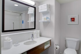 Hampton Inn & Suites Manchester