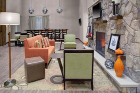 Hampton Inn & Suites Manchester