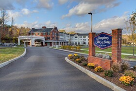 Hampton Inn & Suites Manchester
