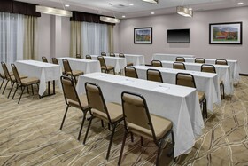 Hampton Inn & Suites Manchester