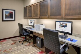 Hampton Inn & Suites Manchester