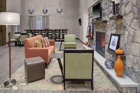 Hampton Inn & Suites Manchester