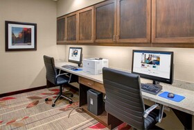 Hampton Inn & Suites Manchester