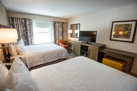 Hampton Inn & Suites Manchester