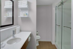 Hampton Inn & Suites Manchester