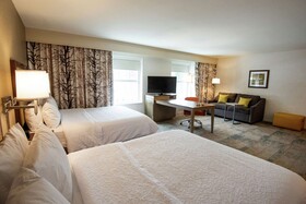 Hampton Inn & Suites Manchester