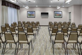 Hampton Inn & Suites Manchester