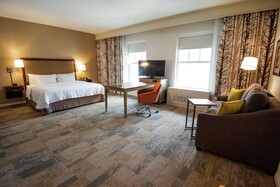 Hampton Inn & Suites Manchester