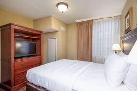 Clarion Collection Arlington Court Suites