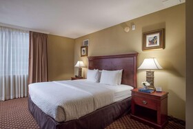 Clarion Collection Arlington Court Suites