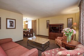 Clarion Collection Arlington Court Suites